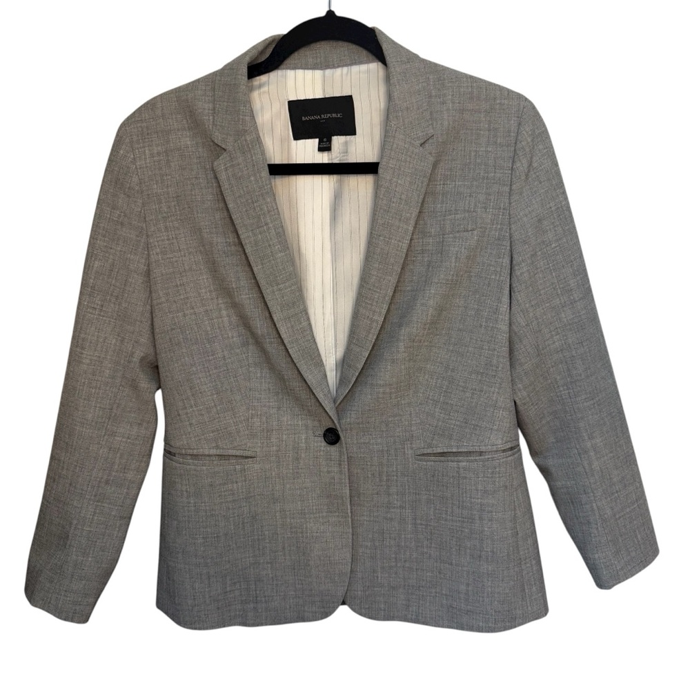 Banana Republic Women's Light Gray Blazer and Skirt, Women’s Size 6